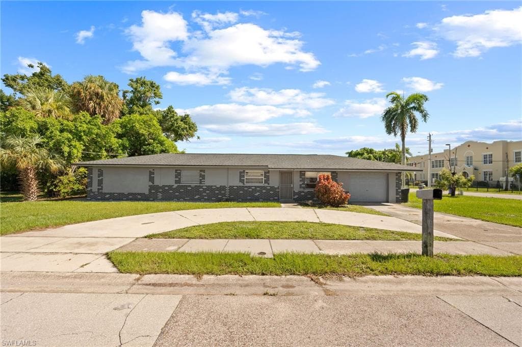 2979 Blount ST FORT MYERS, FL 33916