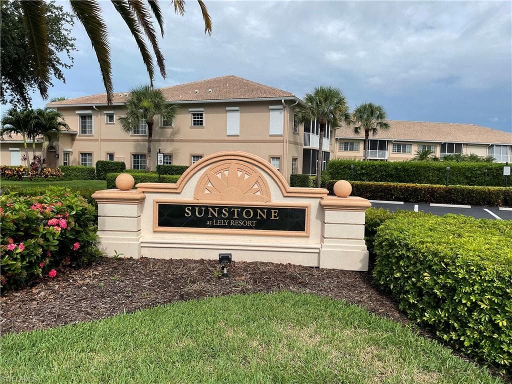 9061 Michael CIR 2 NAPLES, FL 34113