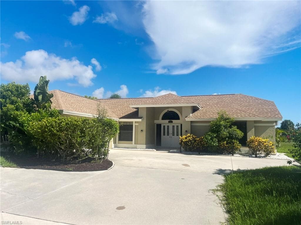 9869 Treasure Cay LN BONITA SPRINGS, FL 34135