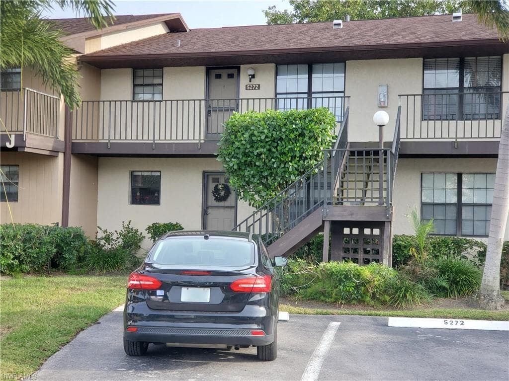 5272 Treetops DR J202 NAPLES, FL 34113
