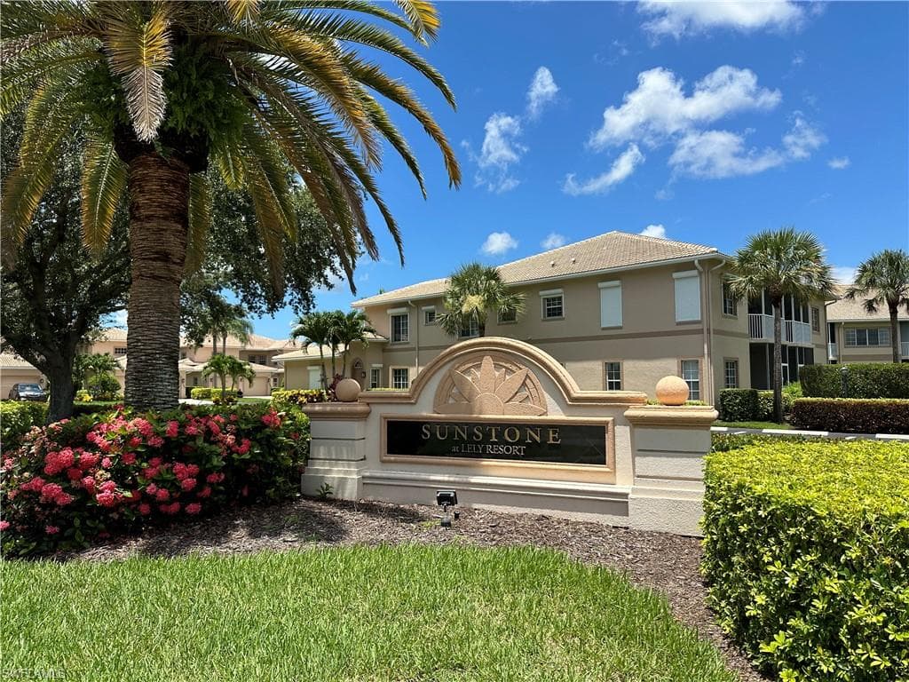 9113 Michael CIR 7-710 NAPLES, FL 34113