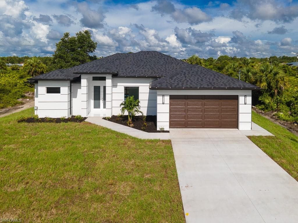924 Bell BLVD S LEHIGH ACRES, FL 33974