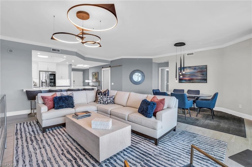 425 Cove Tower DR 602 NAPLES, FL 34110