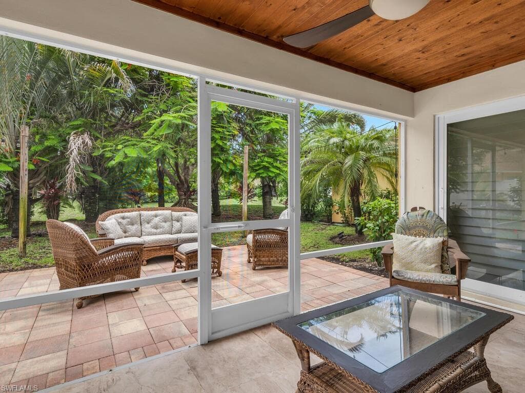 1210 Shady Rest LN 11 NAPLES, FL 34103