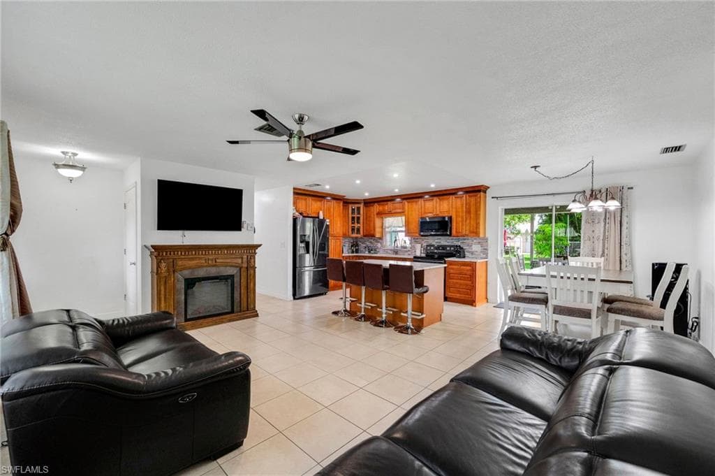 703 Willow DR LEHIGH ACRES, FL 33936