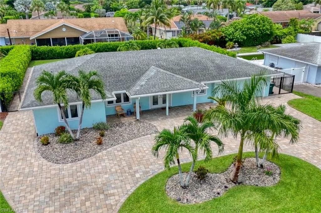 135 Willoughby DR NAPLES, FL 34110