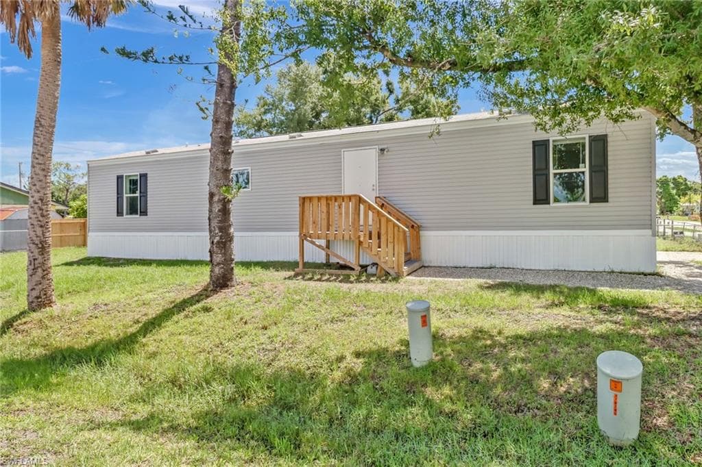 350 Stockton ST NORTH FORT MYERS, FL 33903