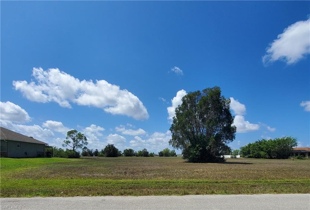416 17th TER CAPE CORAL, FL 33993