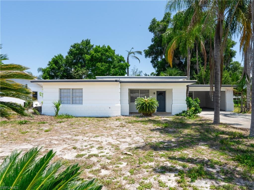 12 LONESOME PINE YALAHA, FL 34797