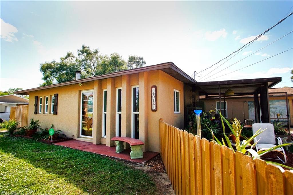 4915 Lee CIR N LEHIGH ACRES, FL 33971