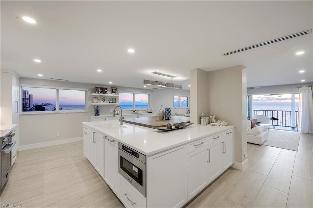 9051 Gulf Shore DR 602 NAPLES, FL 34108