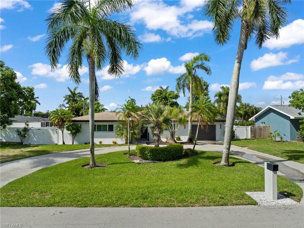 545 Peck AVE FORT MYERS, FL 33919