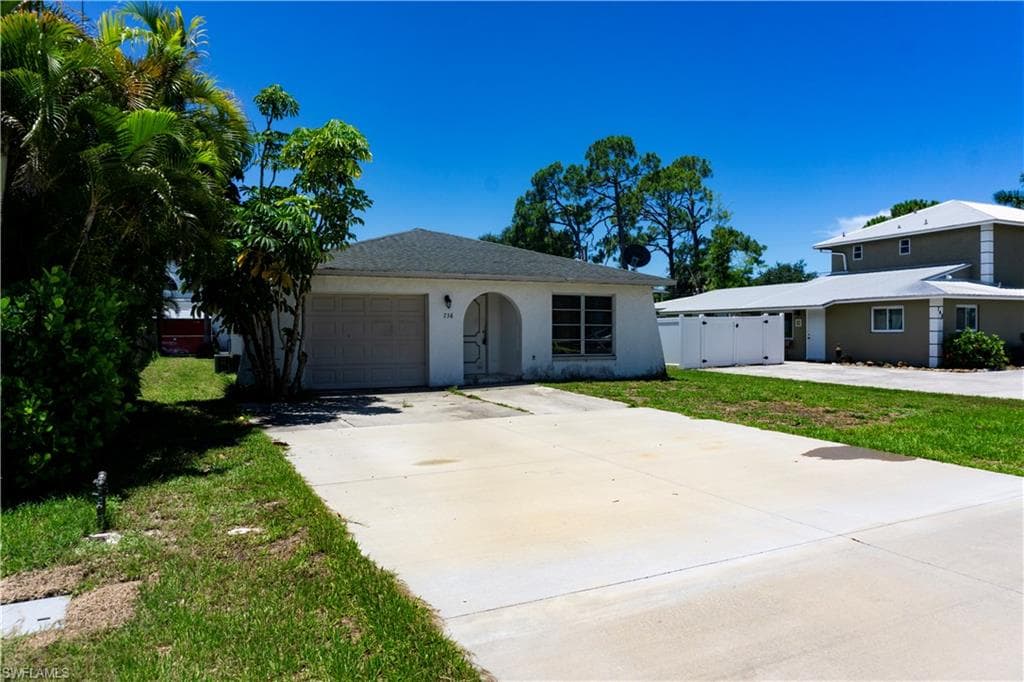 756 108th AVE N NAPLES, FL 34108