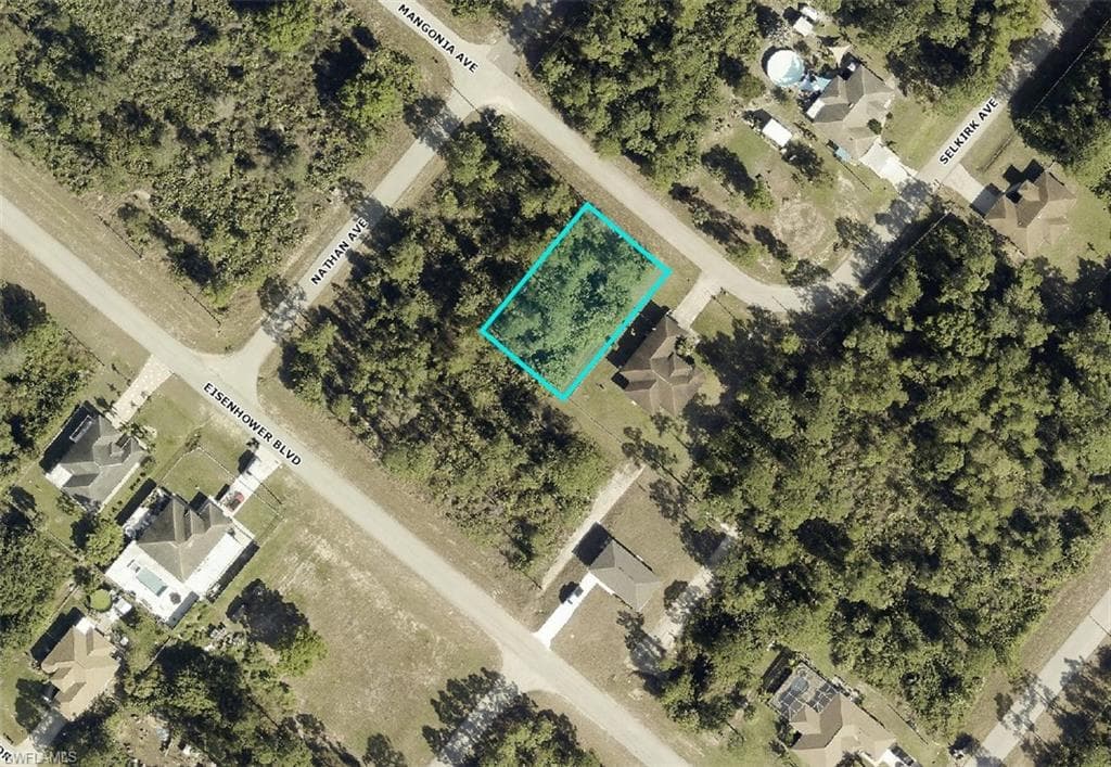 379 Selkirk AVE LEHIGH ACRES, FL 33974
