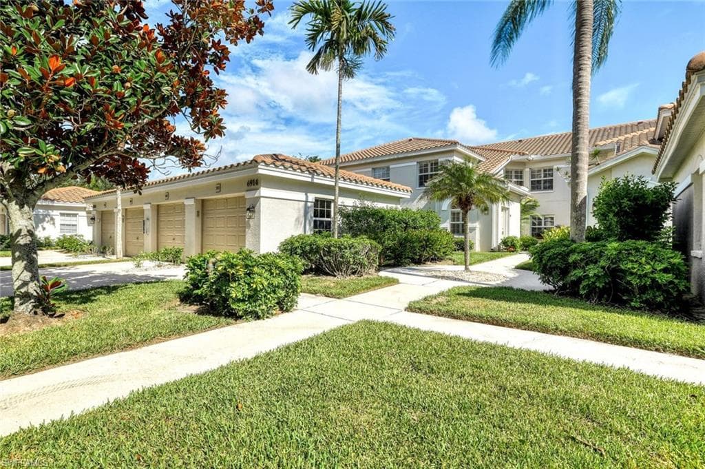 6914 Satinleaf RD N 202 NAPLES, FL 34109