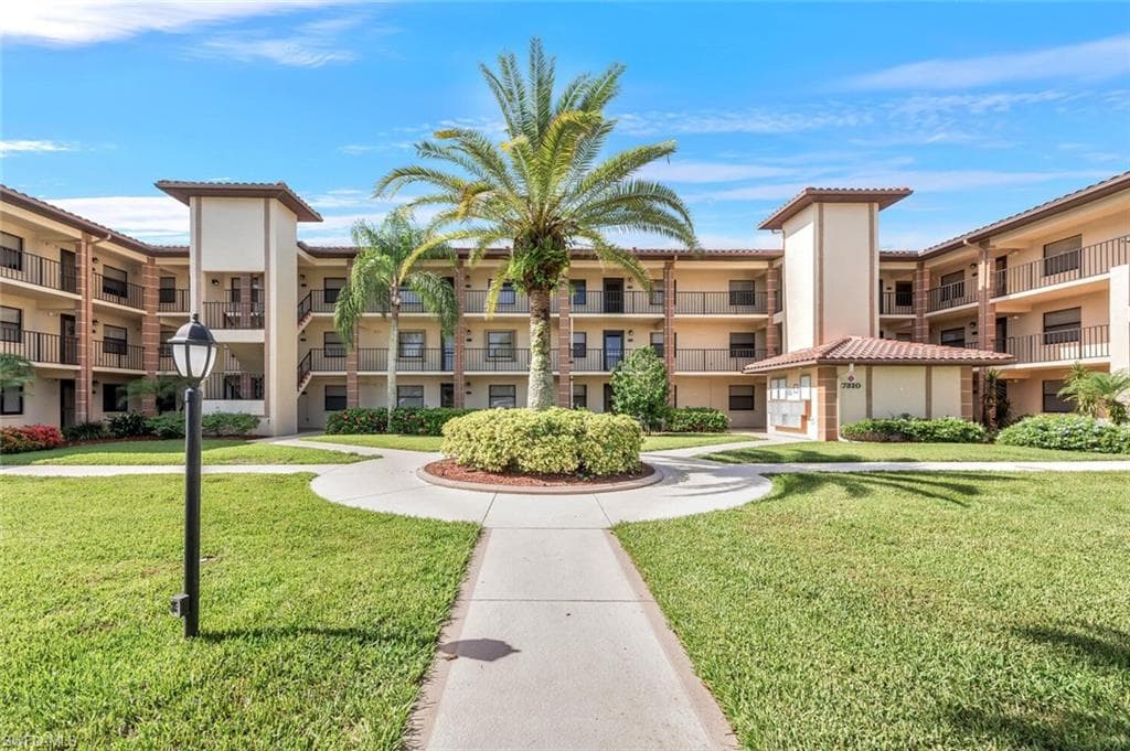7320 Province WAY N 2205 NAPLES, FL 34104