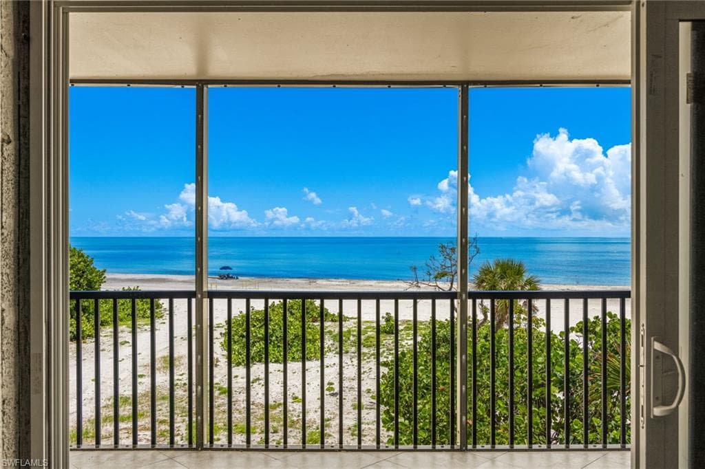 3067 W Gulf DR 203 SANIBEL, FL 33957