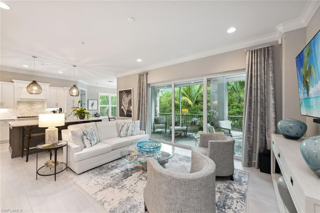 8037 Signature Club CIR 201 NAPLES, FL 34113