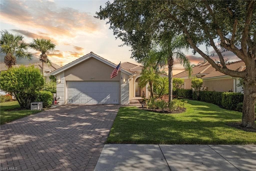 2318 Heydon CIR W NAPLES, FL 34120