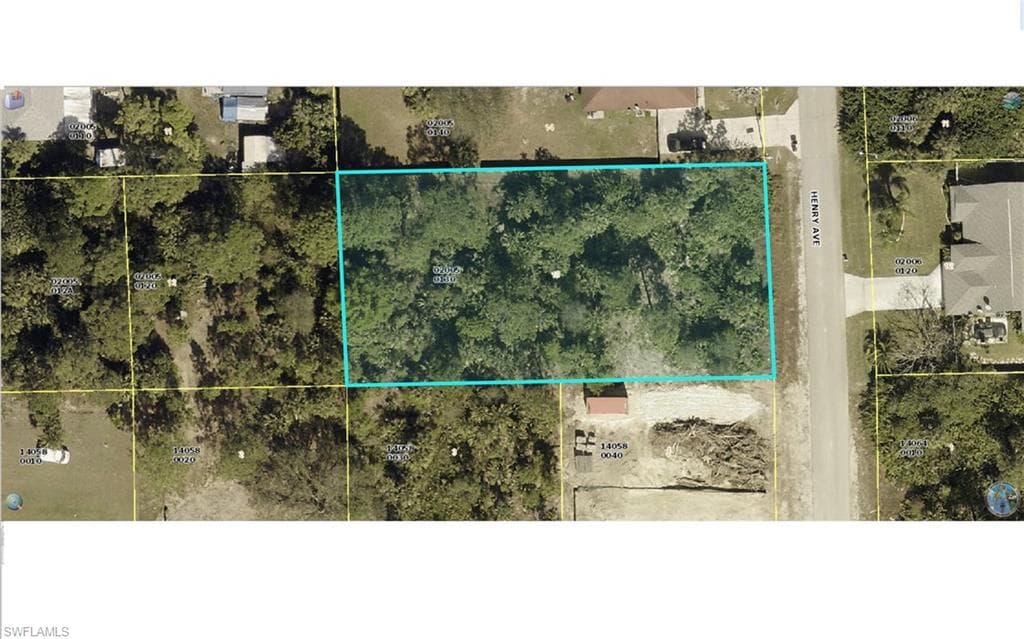 401 Henry AVE LEHIGH ACRES, FL 33936