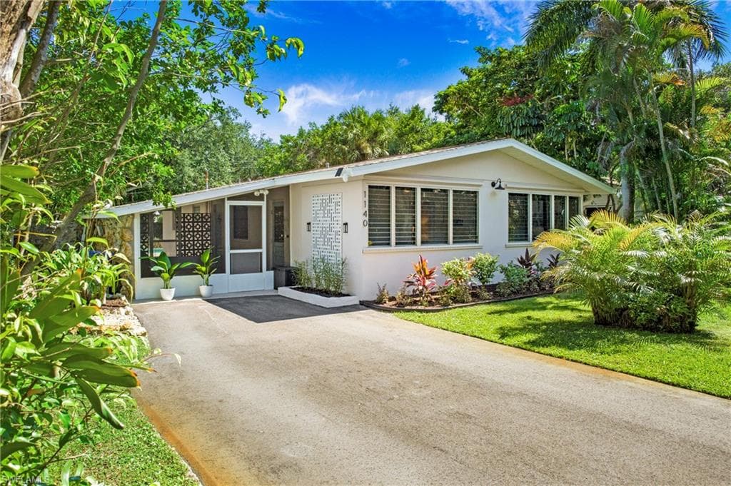 1140 29th AVE N NAPLES, FL 34103