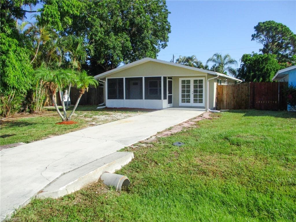 563 103rd AVE N NAPLES, FL 34108