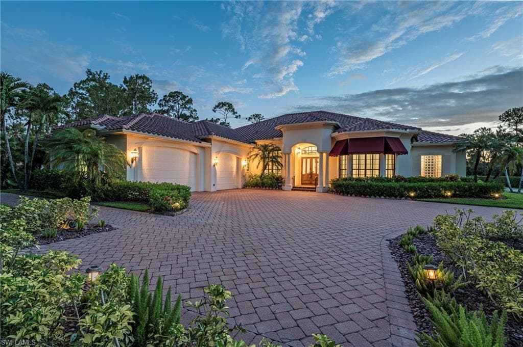 1921 Oakes BLVD NAPLES, FL 34119