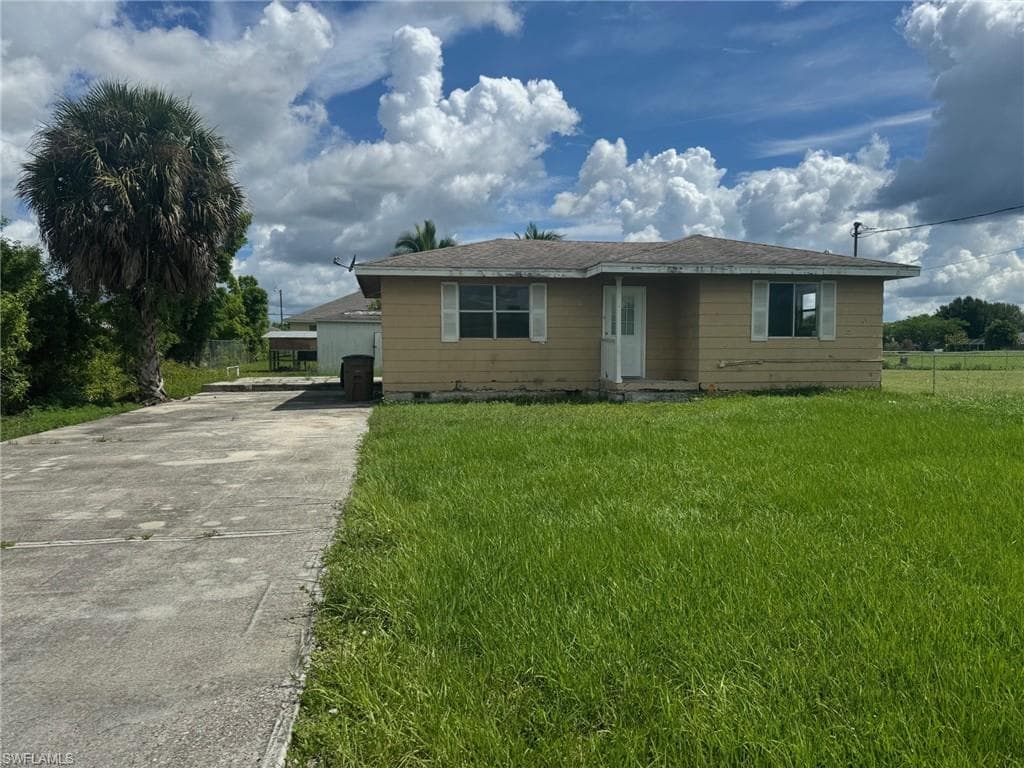 2504 14th ST SW LEHIGH ACRES, FL 33976