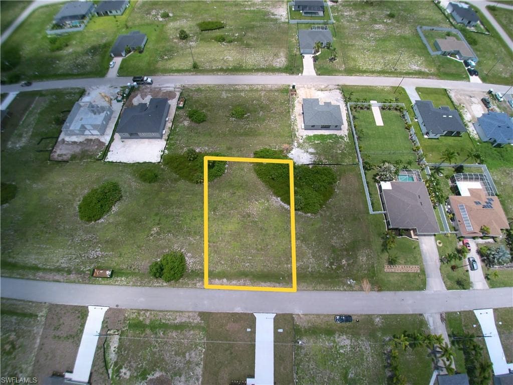 3812 41st ST CAPE CORAL, FL 33993