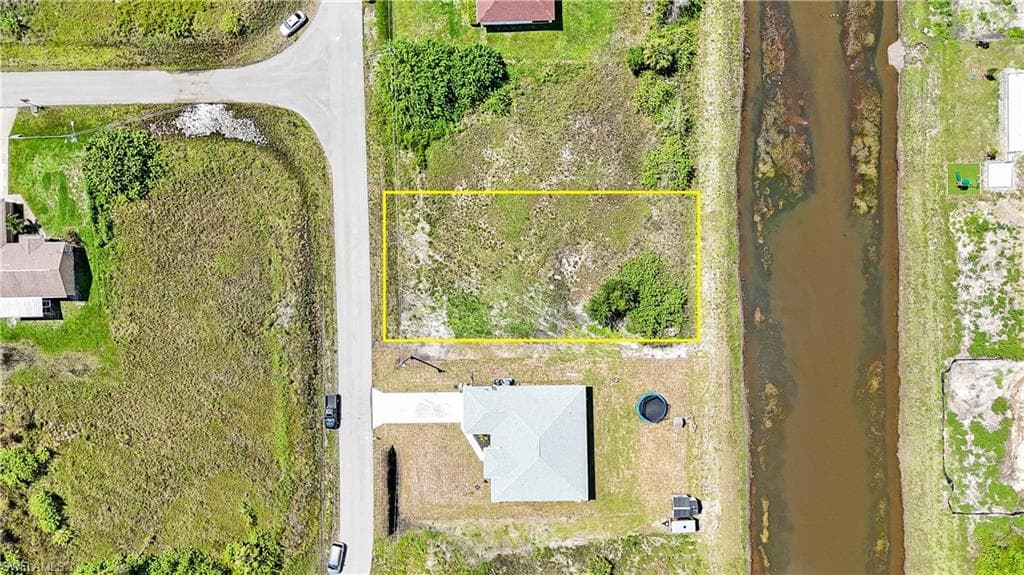 380 Pauline AVE LEHIGH ACRES, FL 33974