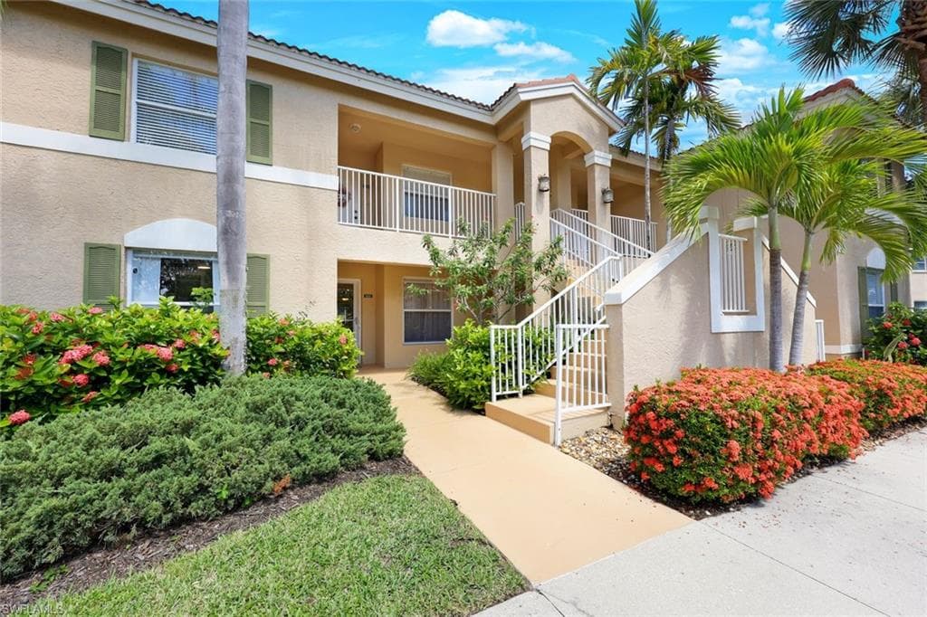 6320 Huntington Lakes CIR 103 NAPLES, FL 34119
