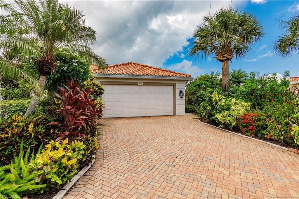 5060 Ventura CT NAPLES, FL 34109