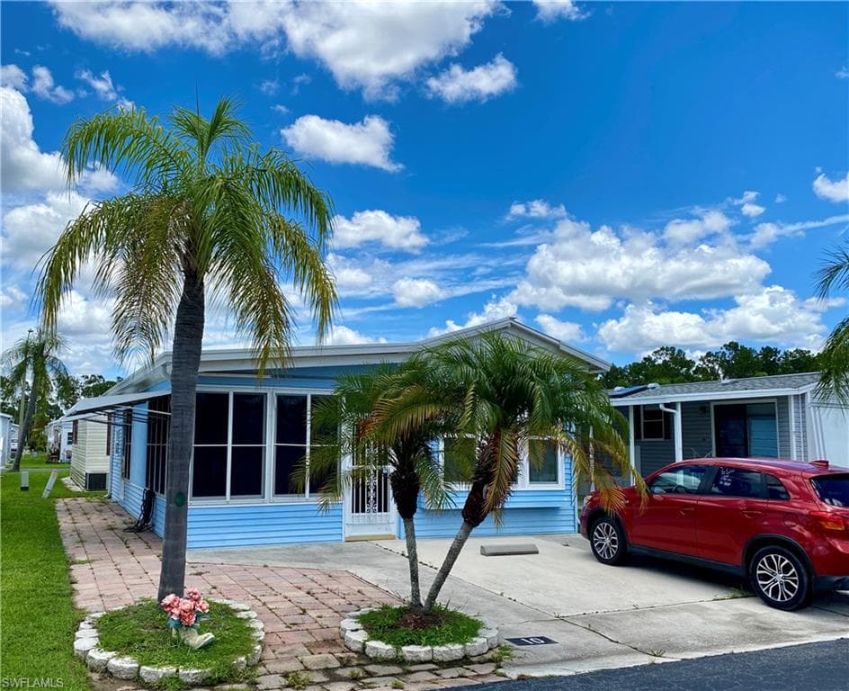 10 Fountain View BLVD NORTH FORT MYERS, FL 33903