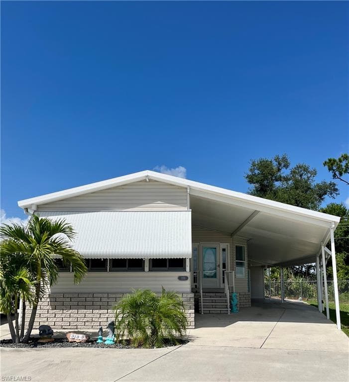 333 Shrub LN S NORTH FORT MYERS, FL 33917