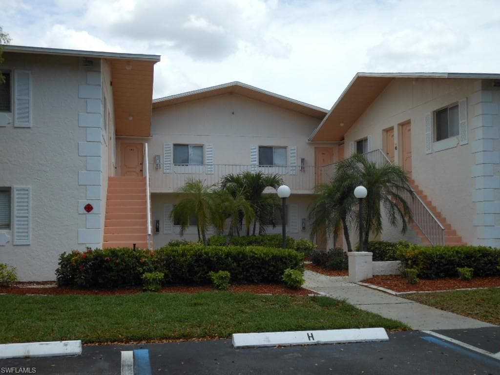 8135 Country RD 204 FORT MYERS, FL 33919