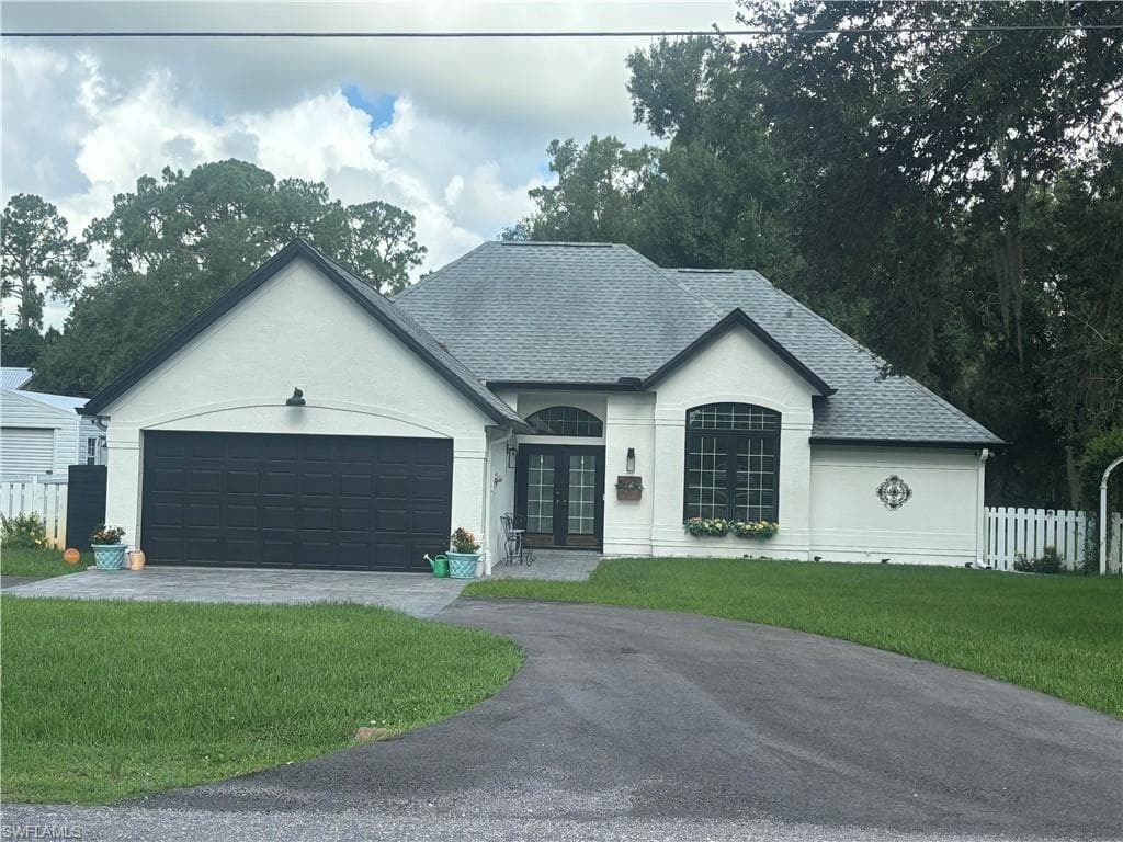 1090 Woods DR LABELLE, FL 33935