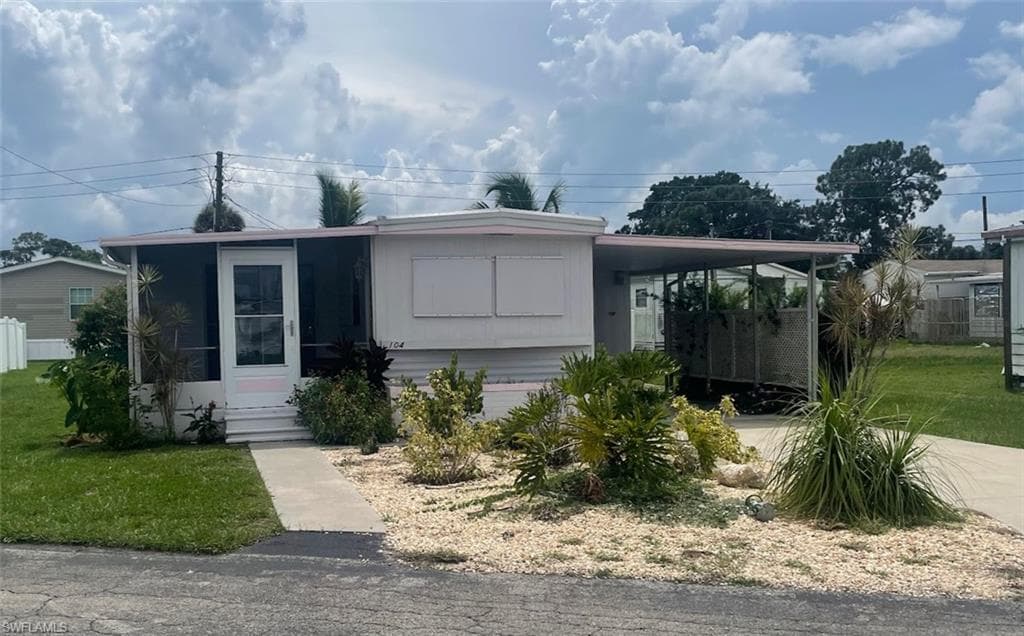 104 Coachlight LN NORTH FORT MYERS, FL 33917