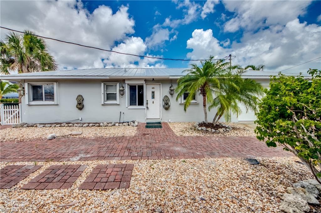 2411 Oleander ST ST. JAMES CITY, FL 33956
