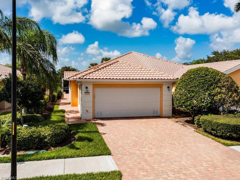 8376 Borboni CT NAPLES, FL 34114