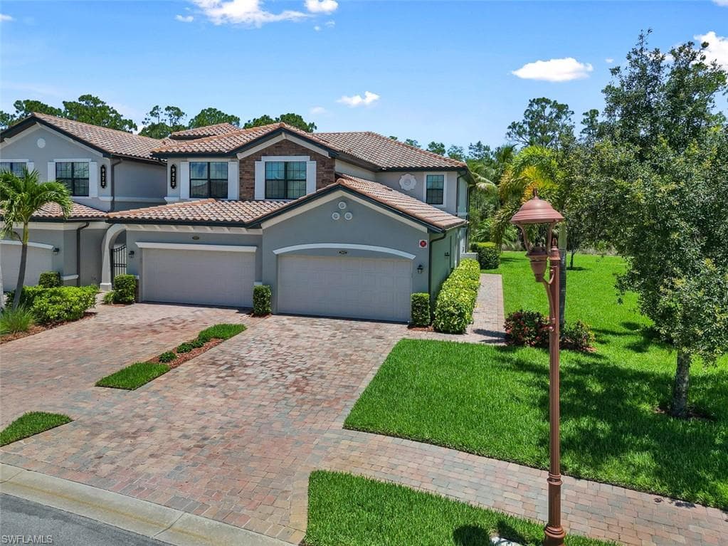 9472 Casoria CT 102 NAPLES, FL 34113