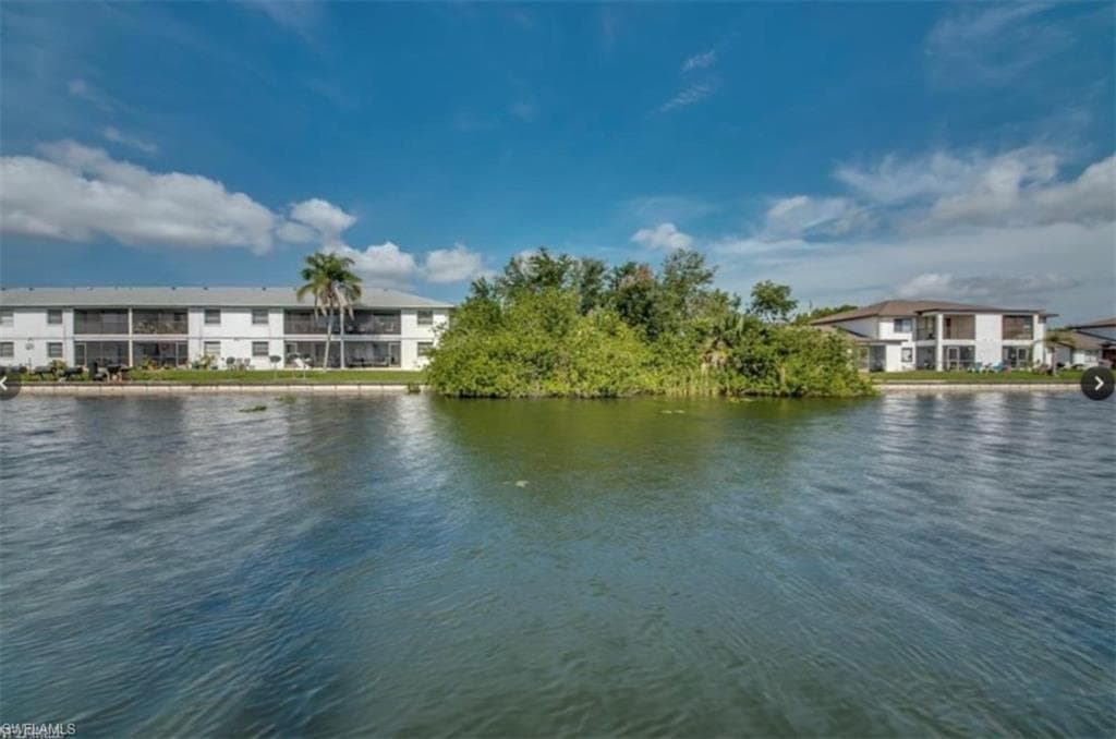 636 SE 13th PL 2 CAPE CORAL, FL 33990