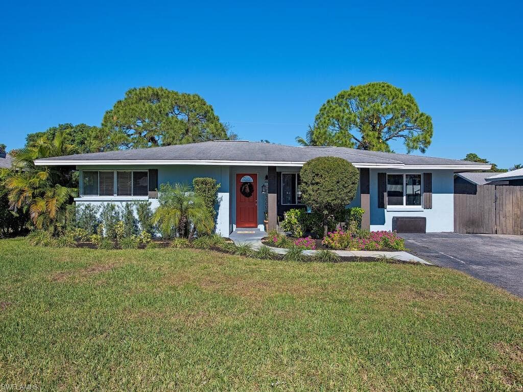1075 Wisconsin DR NAPLES, FL 34103