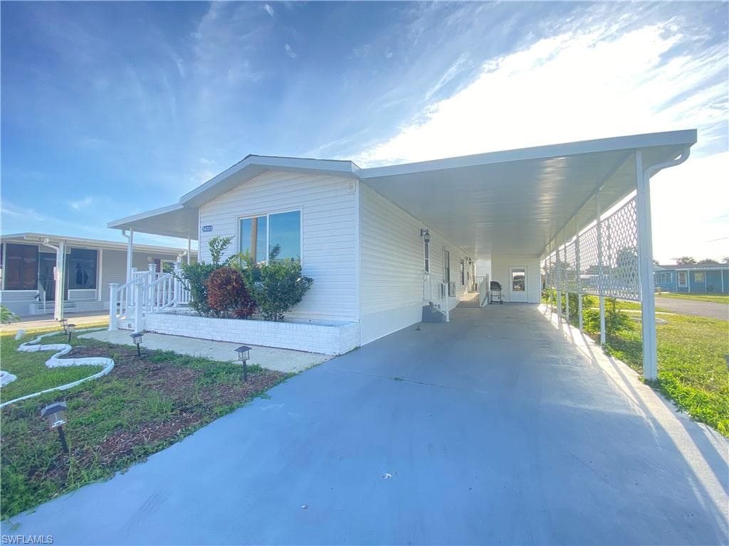 14737 Patrick Henry RD NORTH FORT MYERS, FL 33917