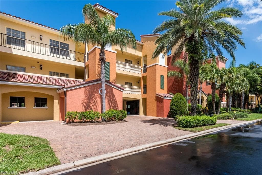 22310 Piazza Doria LN 301 ESTERO, FL 33928