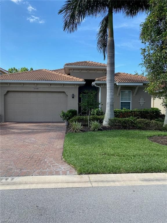 3208 Royal Gardens AVE FORT MYERS, FL 33916