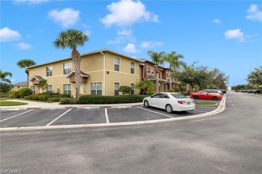 9085 Gervais CIR 702 NAPLES, FL 34120