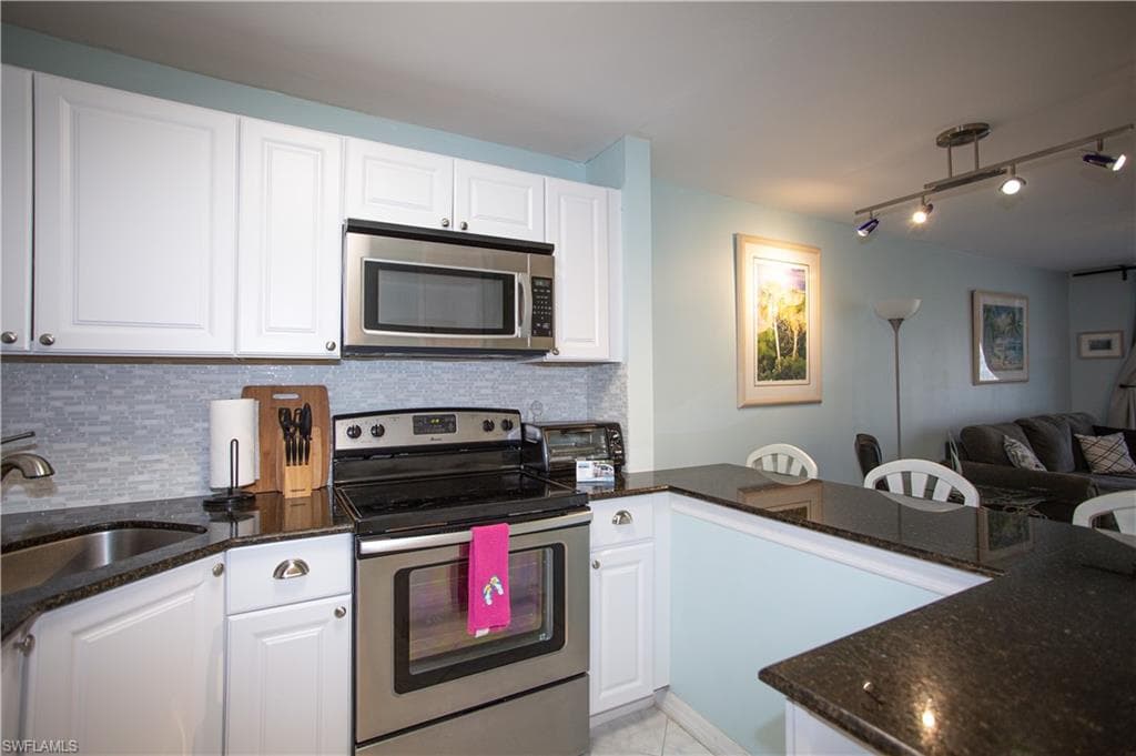 225 Turtle Lake CT 106 NAPLES, FL 34105