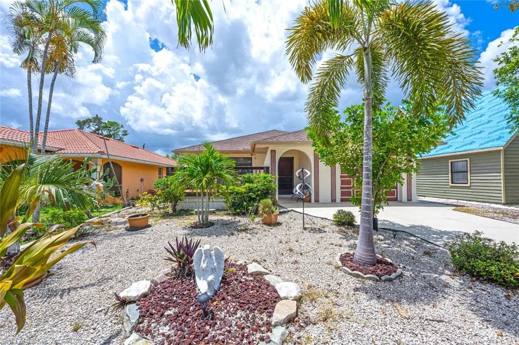 778 109th AVE N NAPLES, FL 34108