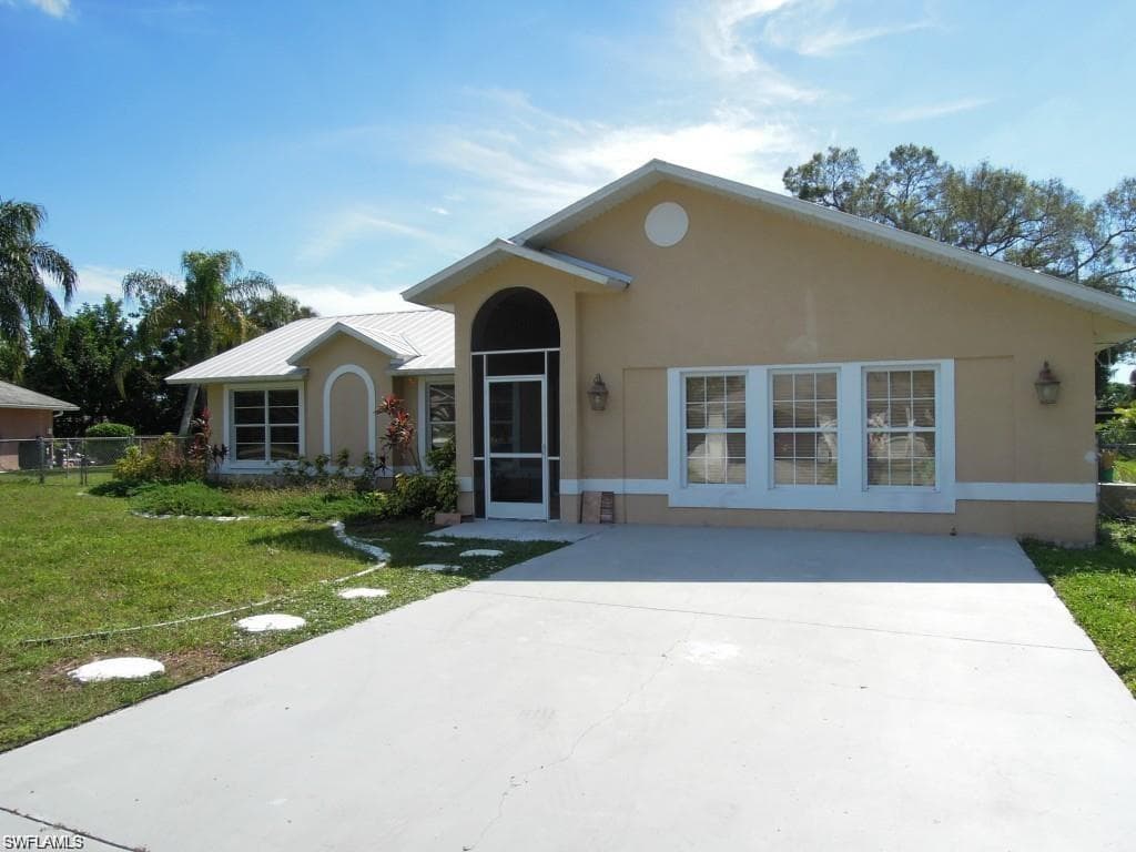 706 Arianne CT LEHIGH ACRES, FL 33936