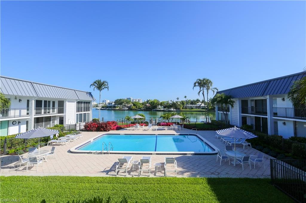 333 Harbour DR 101 NAPLES, FL 34103